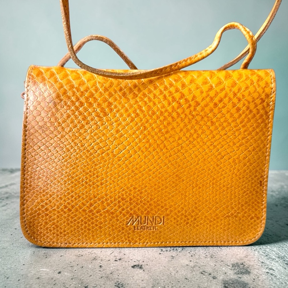 MUNDI small vintage Tan leather clean Crossbody Bag with Flap Closure - Picture 3 of 13